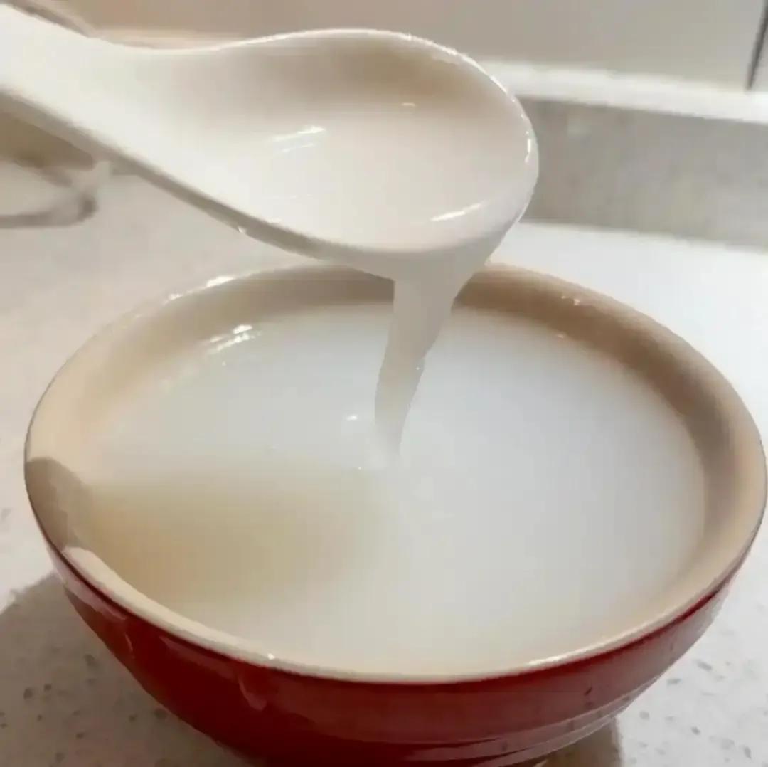 张仲景把米汤写进方子里，张锡纯拿它给高烧娃退烧，现在社区医院又把它当宝贝讲。我