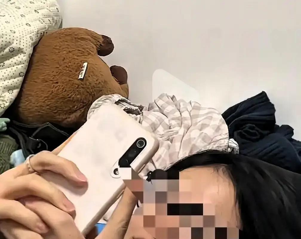 儿子处了一个女朋友，两人交往了2个月，突然女孩要辞职备考，我切断儿子经济来源，绝