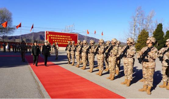 参观解放军王牌部队，日自卫队校官来华交流，当面给日秀肌肉？共同社报道，日本自卫