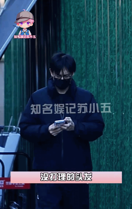 李现私下状态李现素颜状态3月16日，有自媒体曝光一段李现私下视频，视频中李现