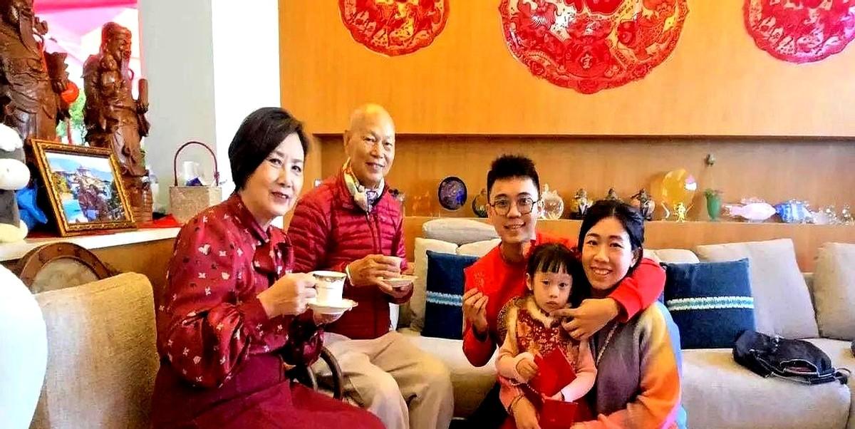 没生孩子，老了就一定凄凉？汪明荃的6000万豪宅，过年比谁家都热闹。大年初二