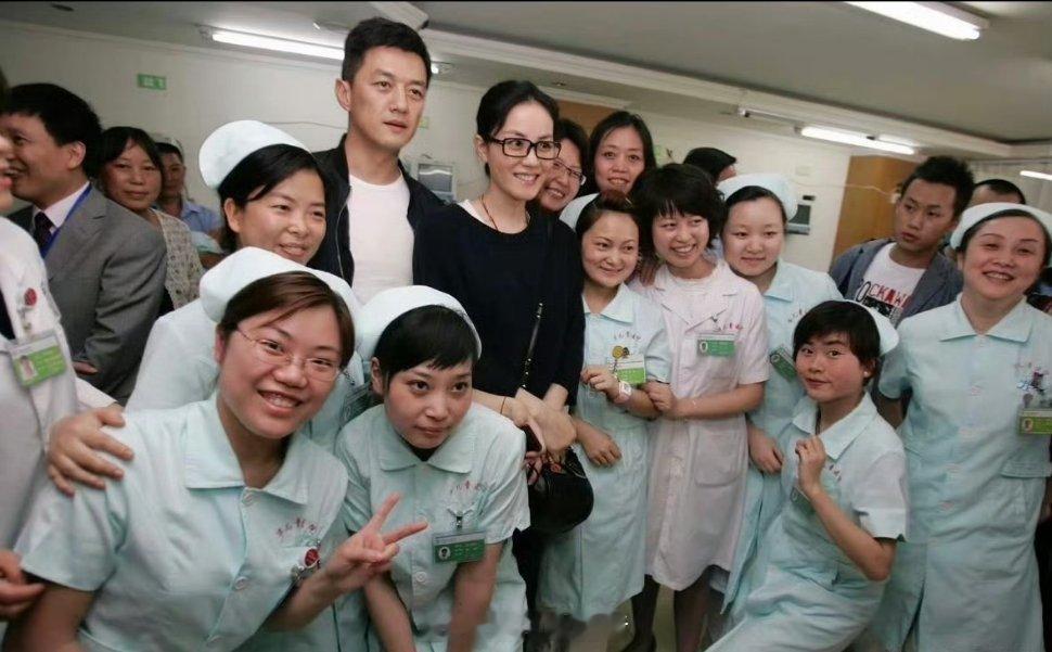 央视网评嫣然天使儿童医院困境嫣然的困境，是中国公益事业发展的一面镜子。央视网的评