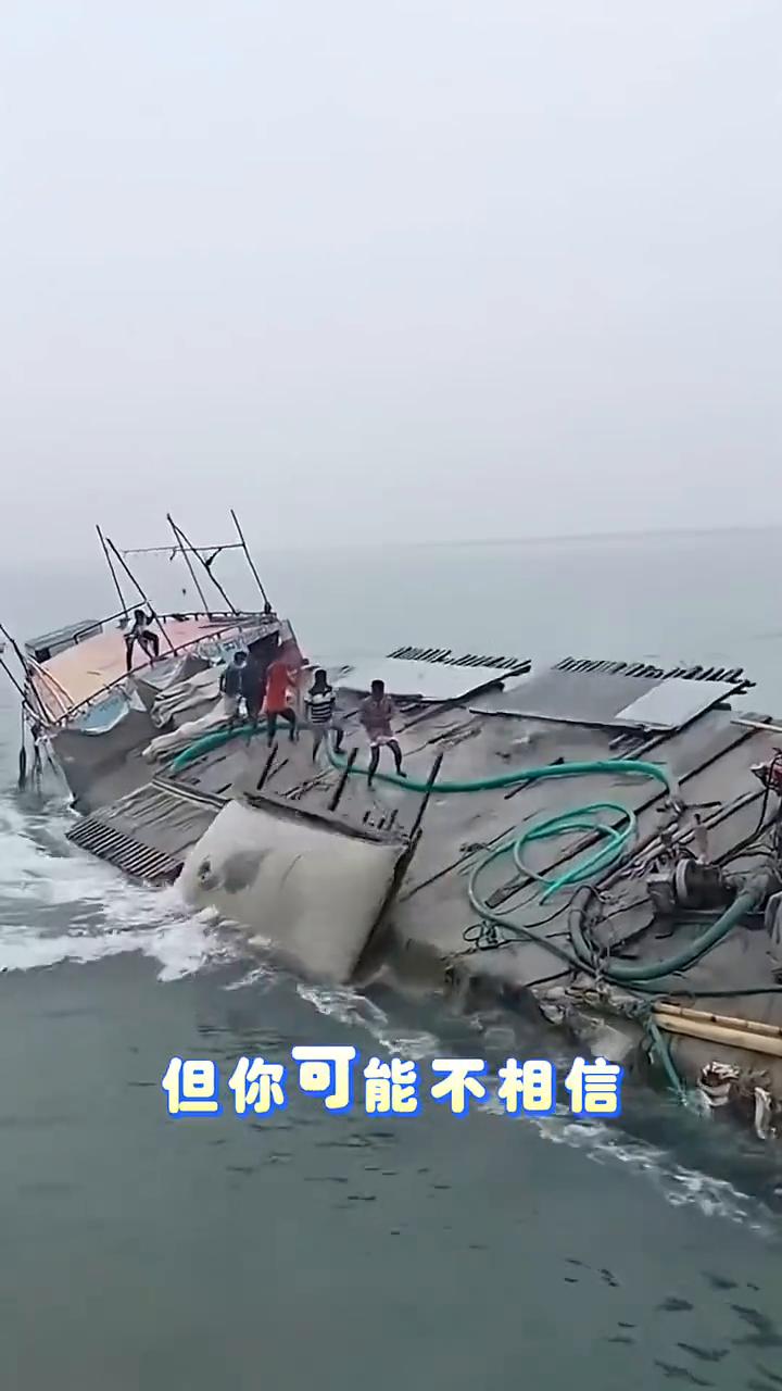 治水神袋。很多人以为往海里扔垃圾袋是在污染环境，但你可能不相信，这其实是防洪抗