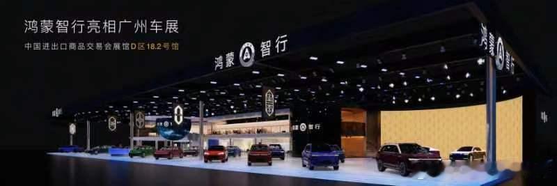 鸿蒙智行的展台真高级！审美越来越在线，越来越有高端品牌气质了展台里有好几款新车，