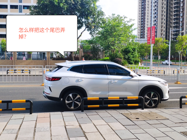 有没觉得宋PLUSDMI车顶天线很丑一直觉得这个天线在车顶上很不和谐，侧面看