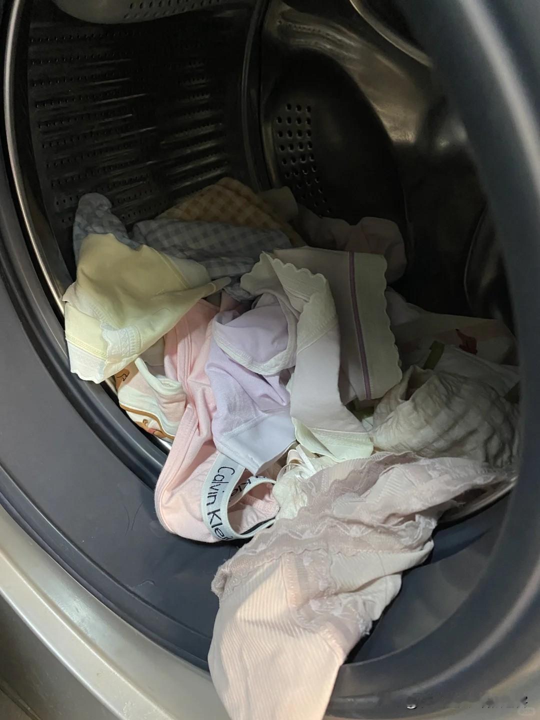 谁家内裤扔洗衣机的啊，太恶心了