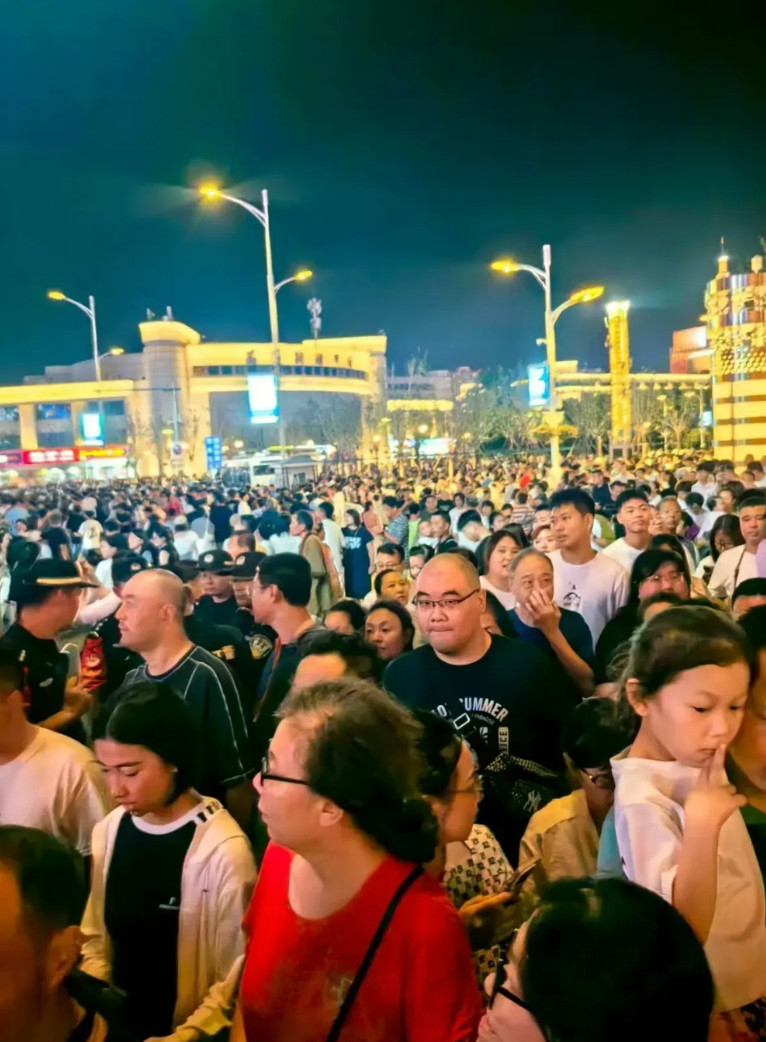 真是万万没想到！这破天富贵终于来到天津了！谁敢相信一个普通工作日的晚上，愣是变