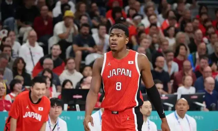 日本男篮超级巨星八村垒真是太没骨气了！众所周知，八村垒由于和日本男篮主帅霍瓦斯矛