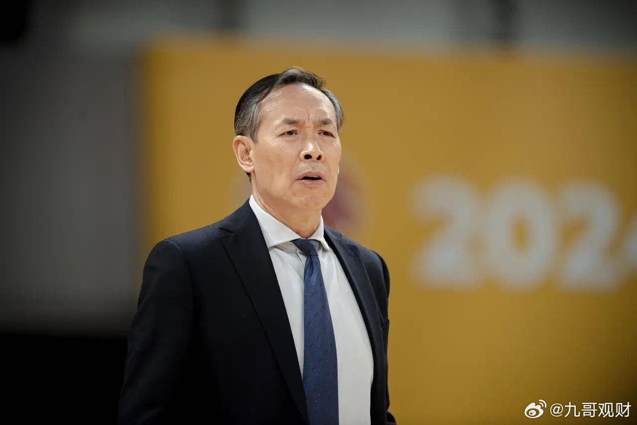 许利民或主动下课！在领先20分的情况下，北京男篮不仅没有拿下比赛，反而以85：9