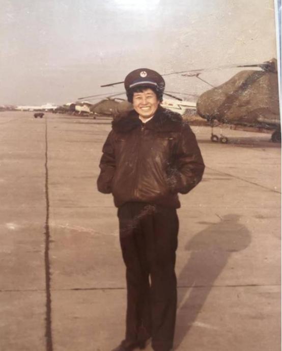 1964年，28岁女飞行员到西北去执行绝密任务，谁料在上飞机之前，摄影师突然说要