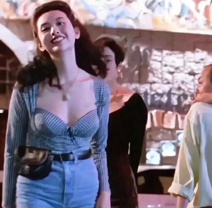 邱淑贞还好红的早，不然她这个身材放在内娱，妥妥的要被骂成胖子​​​