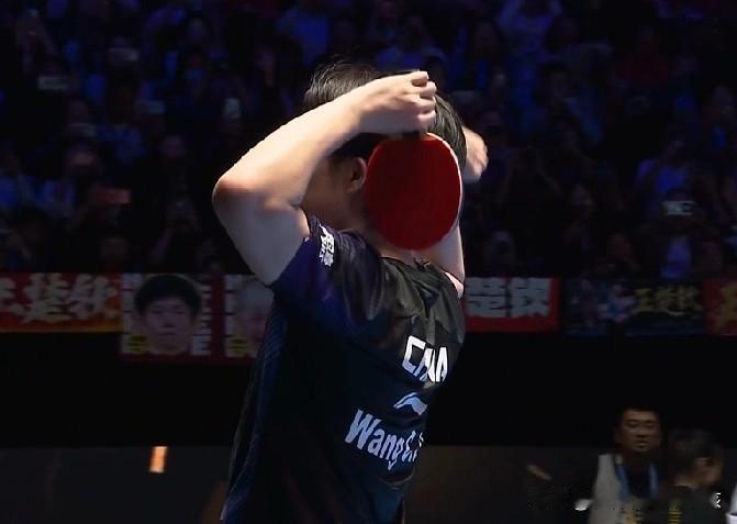 乒乓球亚洲杯的赛场上，转眼已经来到最后一个比赛日的最后一场比拼，也就是男单冠军争