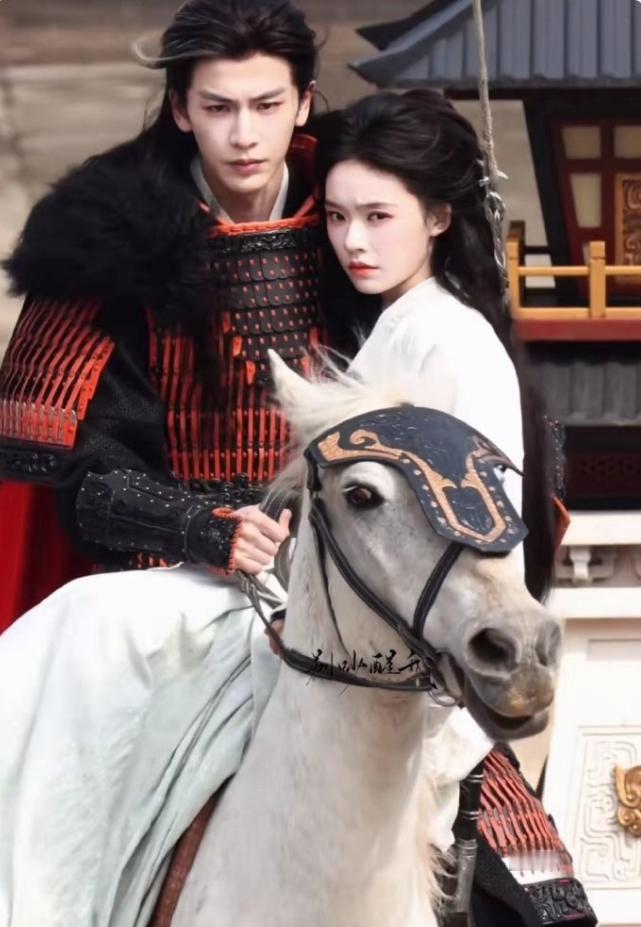 林允资源突然变好原因？很多人都在说林允和某叔的绯闻，说是因为他们之间的关系，林允