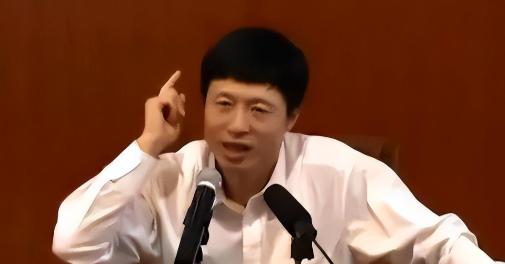 艾跃进曾提出了一个深刻的问题：“让工人下岗，还要人家从头再来，你们为什么不从头再