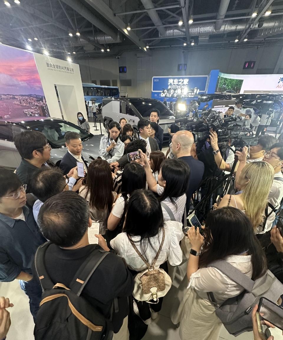 昨天（6月11日），在小鹏G7预售发布会上，何小鹏刚宣布G7预售价23.58万元