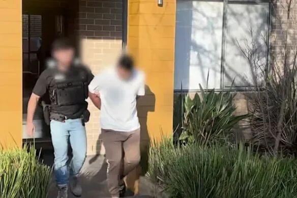 澳大利亚一华人女子贩卖黑烟，遭遇另一伙华人黑吃黑，勒索30万澳元，被注射迷药