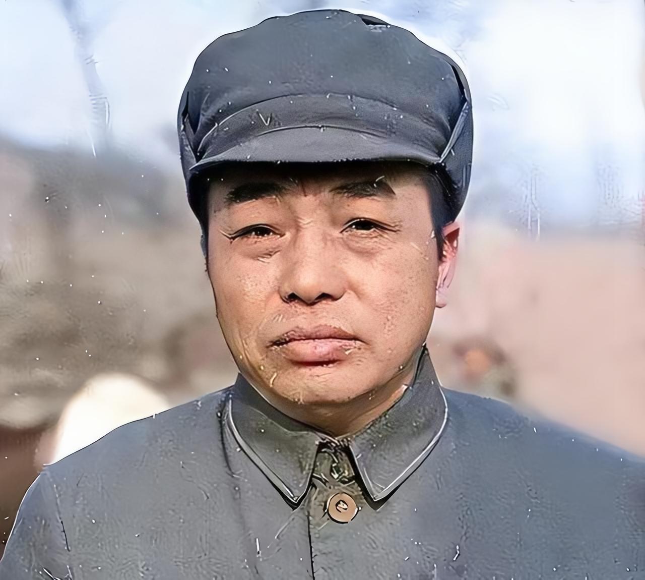 彭德怀参加开国大典了吗？当时好几位元帅都站在天安门城楼上，参加了开国大典，比如朱