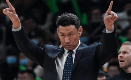 北京男篮官宣李楠成为球队主教练，许利民升任总教练。北京男篮官方宣布，李楠将出任下