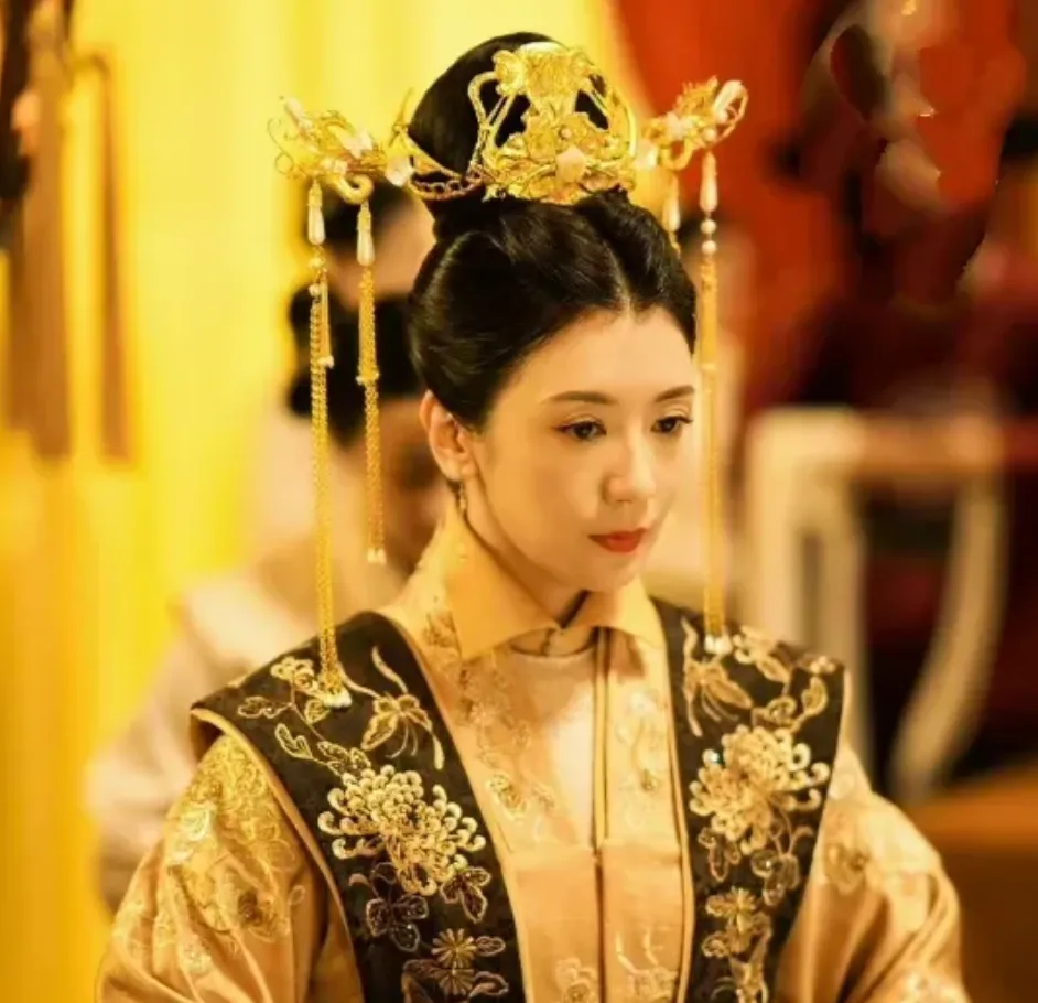 1462年，15岁的太子朱见深宠幸了比他大19岁的乳娘万贞儿，从此一发不可收拾。