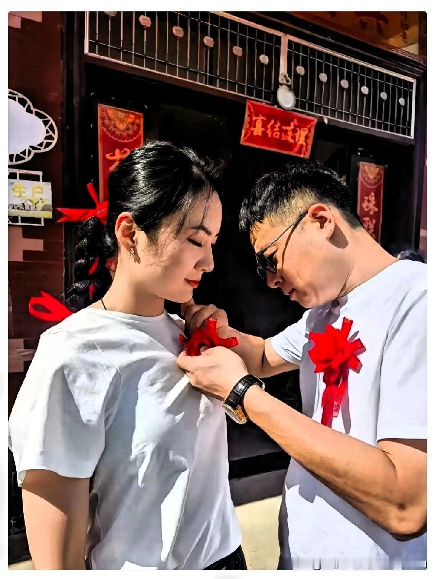 昨天参加了同学儿子的婚礼，简直颠覆三观，惊掉下巴！新娘子彩礼、三金一样都没要