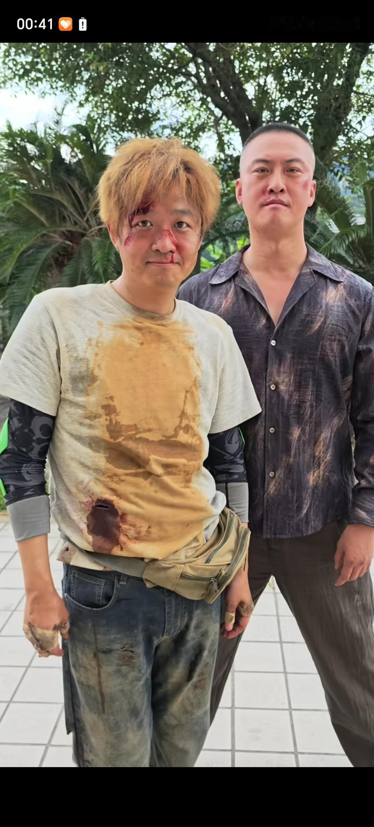 包贝尔应该不至于出轨，那个红头发的女人身形跟他老婆包文婧也挺像的，他老婆也经常丸