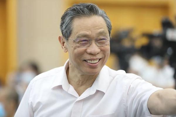 真的佩服钟院士！敢指出国际主流理念的问题，坚持慢阻肺早发现早干预，不盲从、只认科