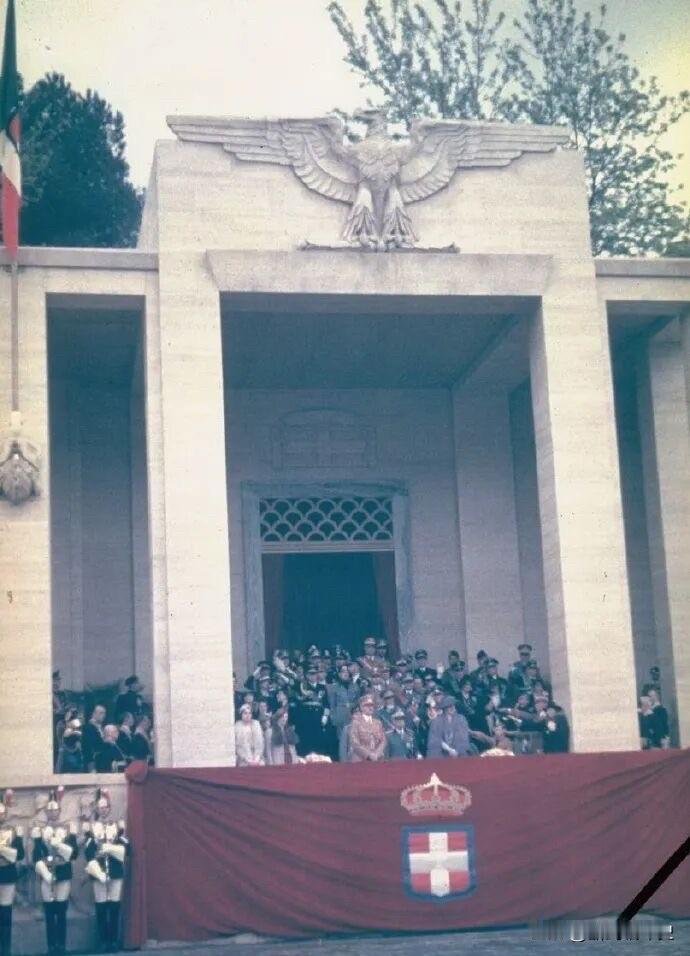 1938年9月，德国元首希特勒对意大利展开国事访问。此行的核心目的是巩固德国与墨