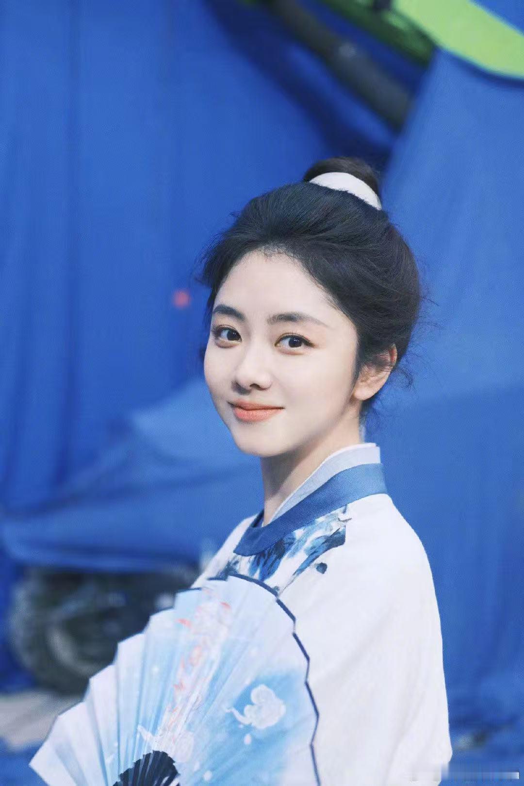 谭松韵谭松韵好结实的一脚反复回看这段画面，每一次都被逗乐，看着娇小可爱，行动力