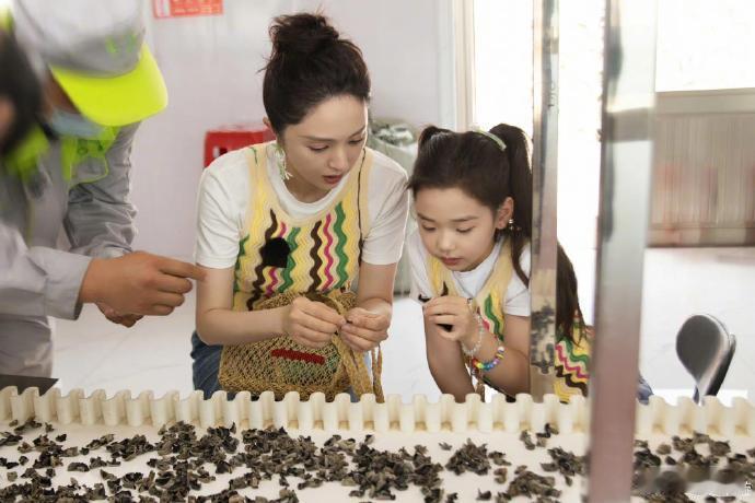 小酒窝反向育妈小酒窝反向育妈属实是家庭日常真实写照了！“别玩手机了”一出口，