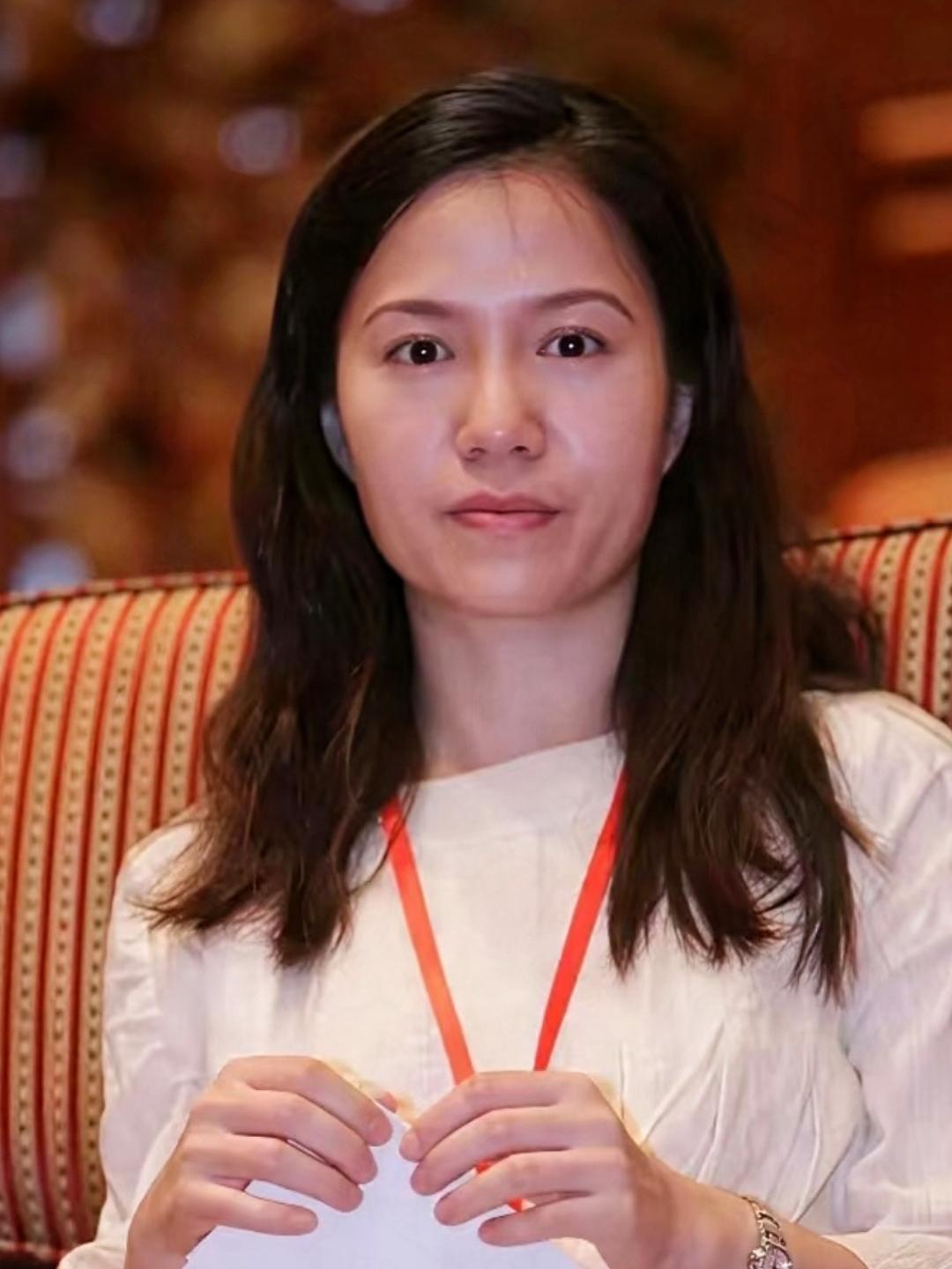 杨振宁去世后，翁帆并没有继续留在他们的旧居，而是悄然搬走。杨振宁与翁帆在