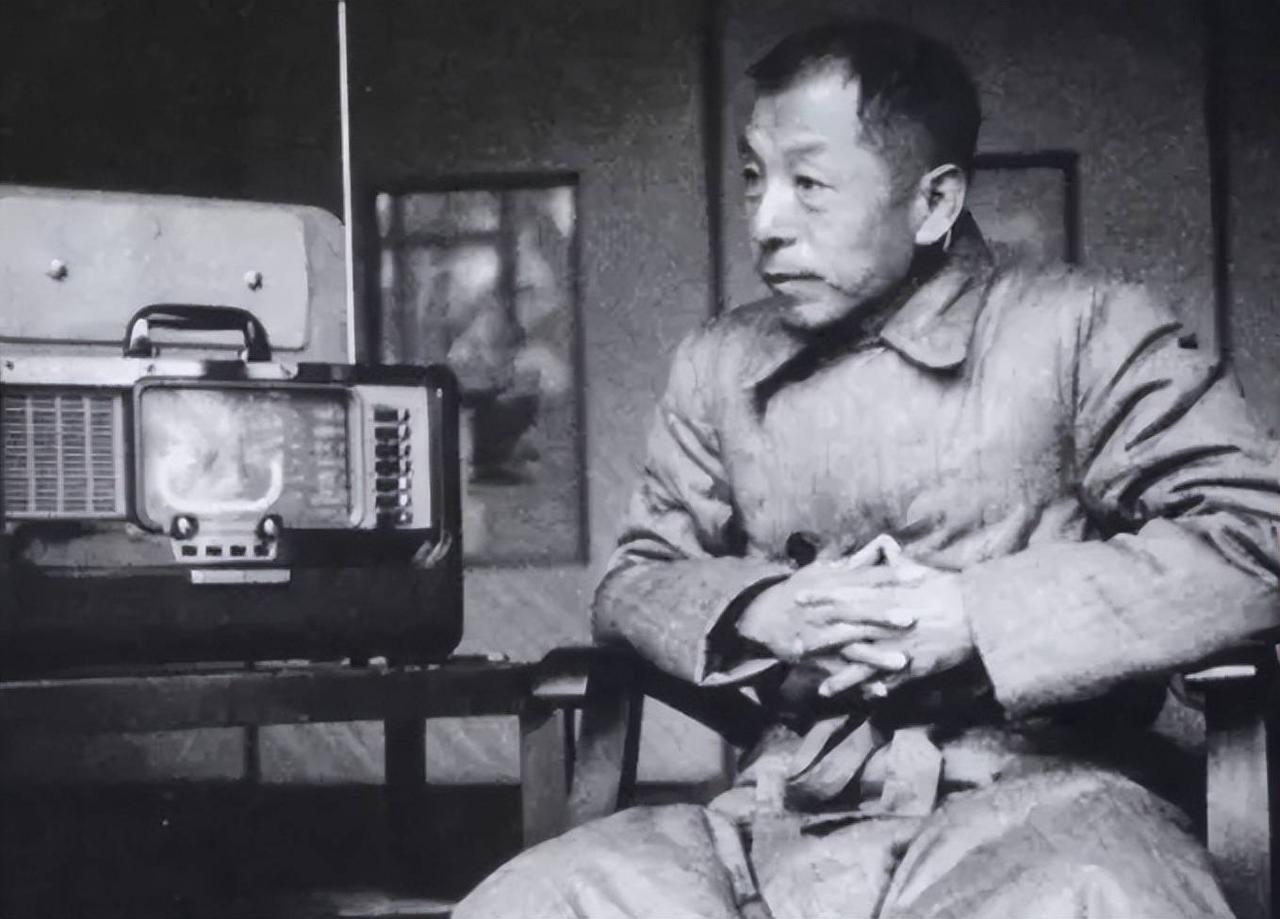 张学良在溪口幽禁期间，每天吃晚饭前，副官应汉民都要询问吃什么菜，得到回复后，就叫