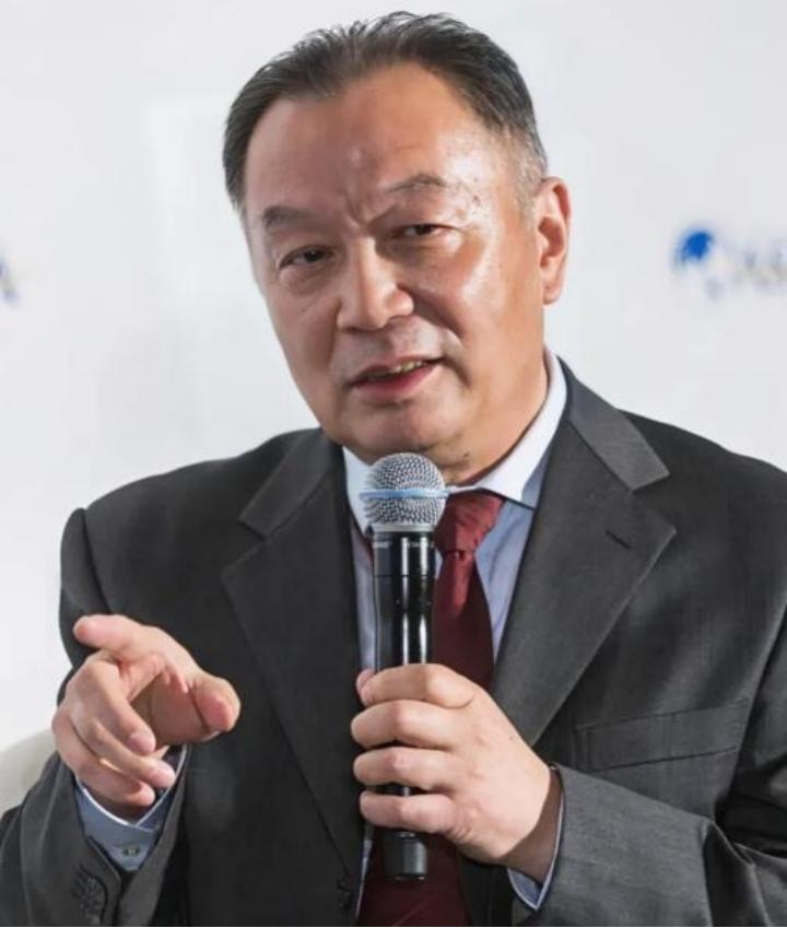 这才算明白账。这才是真专家！网传温铁军曾在采访中表示,农民原本30万就能盖起三层