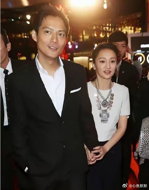 离婚6年后，高圣远转身回美国，找了个年轻貌美富婆，周迅仍单身