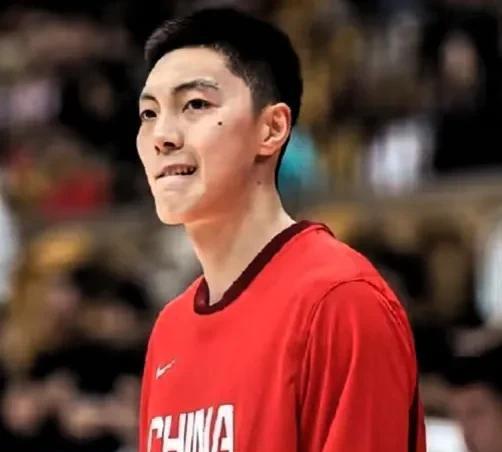 这事挺尴尬！中国男篮和委内瑞拉二队打热身赛，先做个铺垫。中国队赢了，对手是二队就