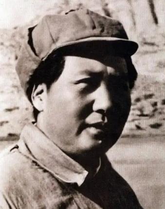 为啥当年很多人不服毛主席？长征前的宁都会议调整毛主席的军事指挥权？真相往往扎心：