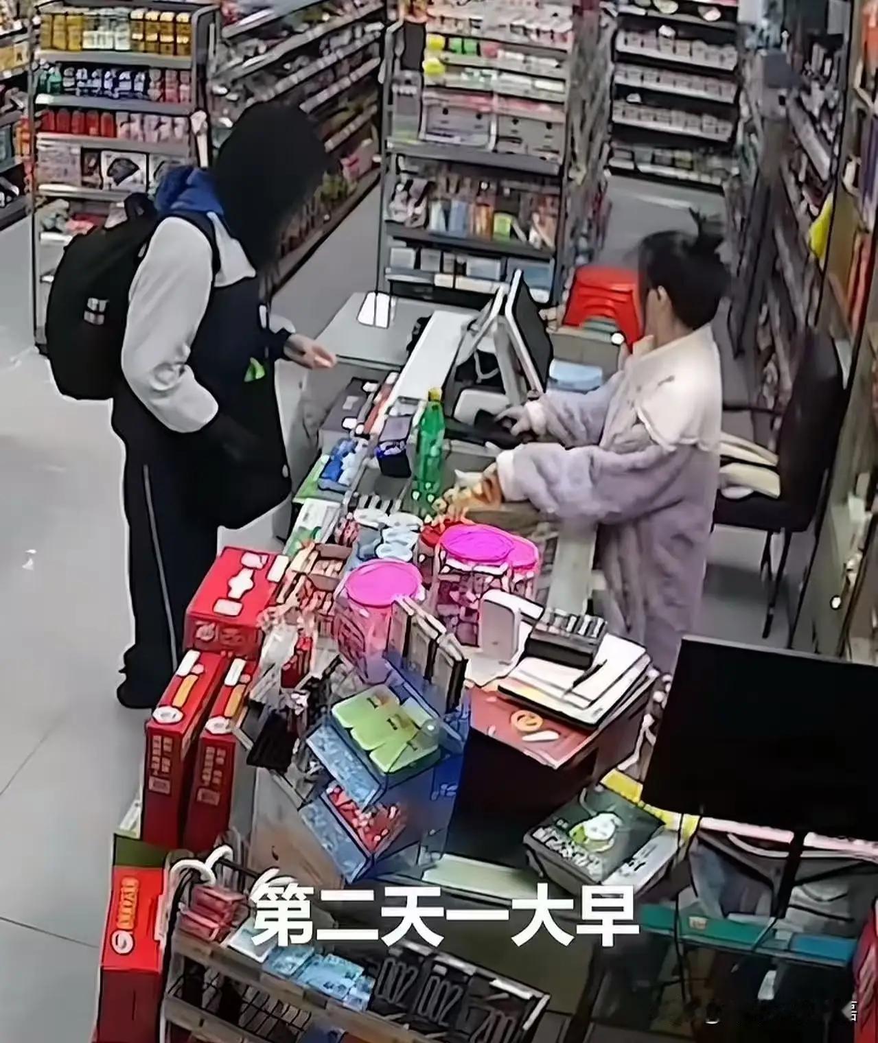 武汉老板娘一个举动火上人民日报小小面包藏着双向暖心瞬间清晨六点半武汉校园旁的