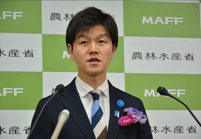 2月13日，扣押中国渔船后，日本仍然很嚣张。日本农林水产大臣铃木宪和在13日内阁会议后的记者会上表示