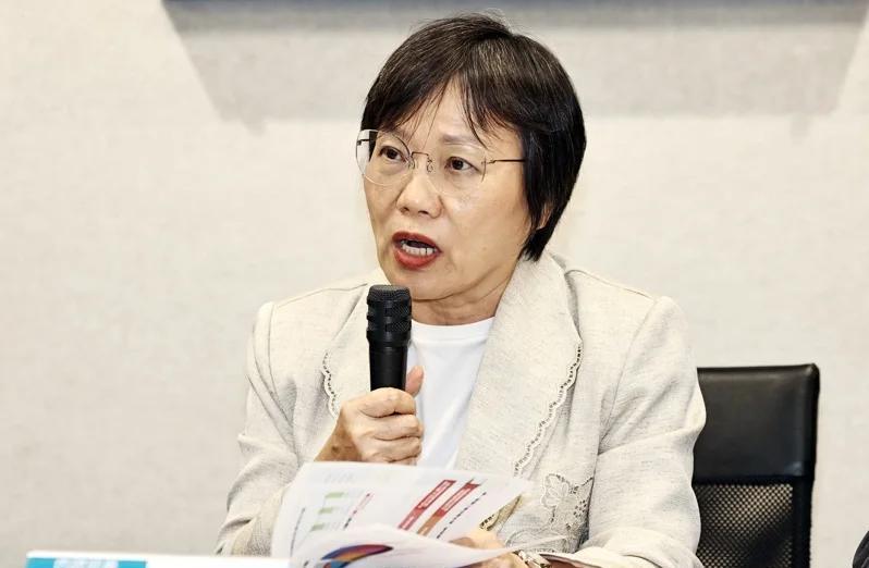 花莲马太鞍溪堰塞湖9月23日溃坝冲断马太鞍溪桥，昨有网友贴出“内政部长”刘世芳在