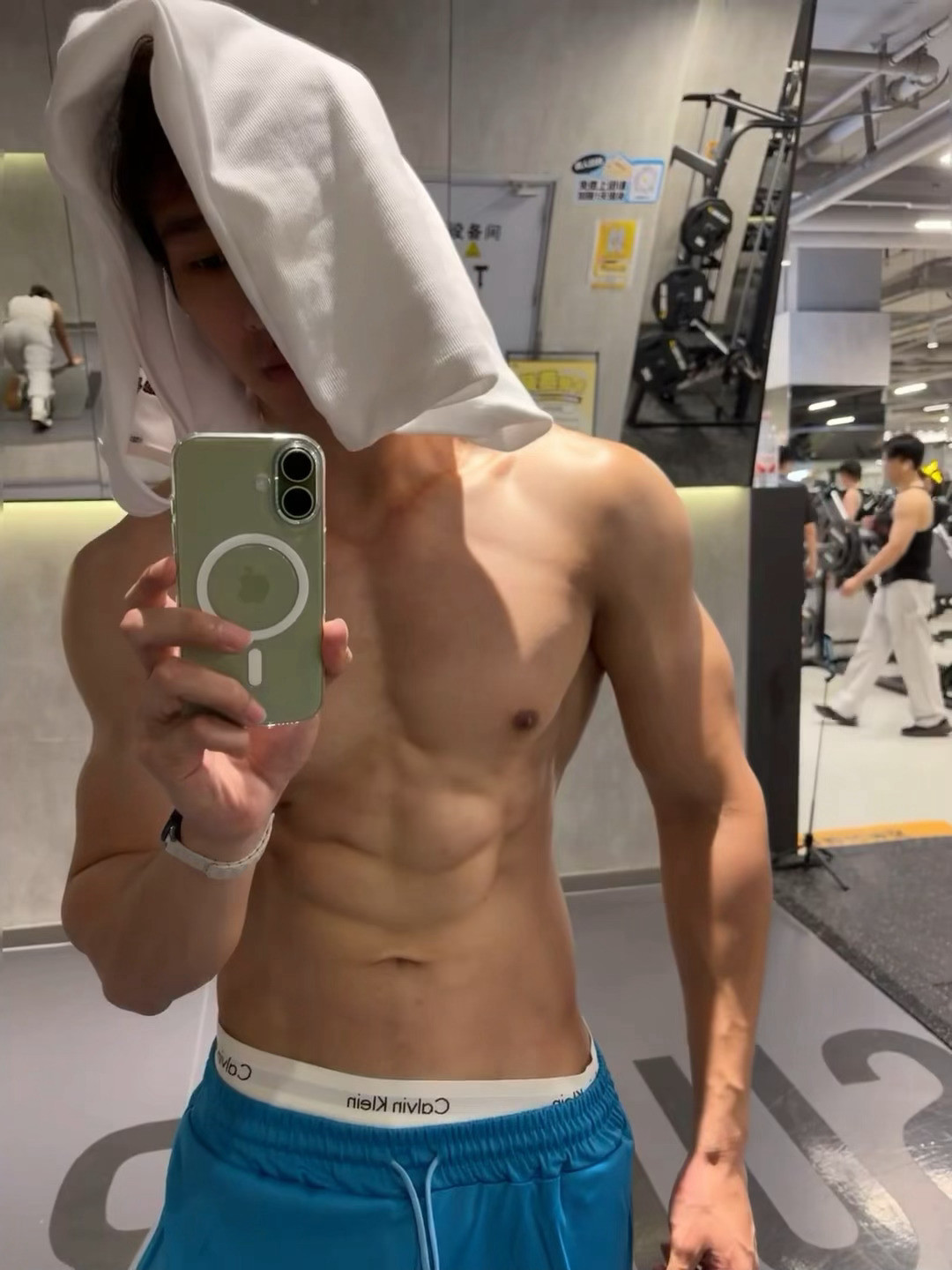 185陪练肌肉男