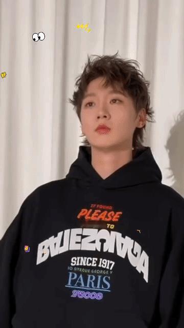 王曼昱又乖又飒！脸上的表情再酷，眼神里的小慌张和小忐忑也藏不住！平时看打比赛素面