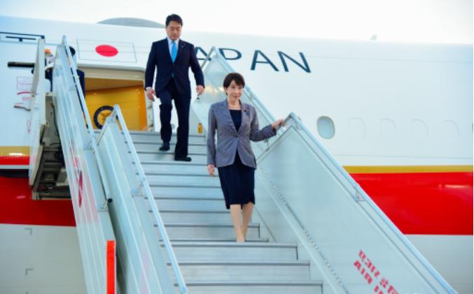 降级接待，日本很失望。当地时间7月1日，印度终于把日本盼来了。高市早苗抵达新
