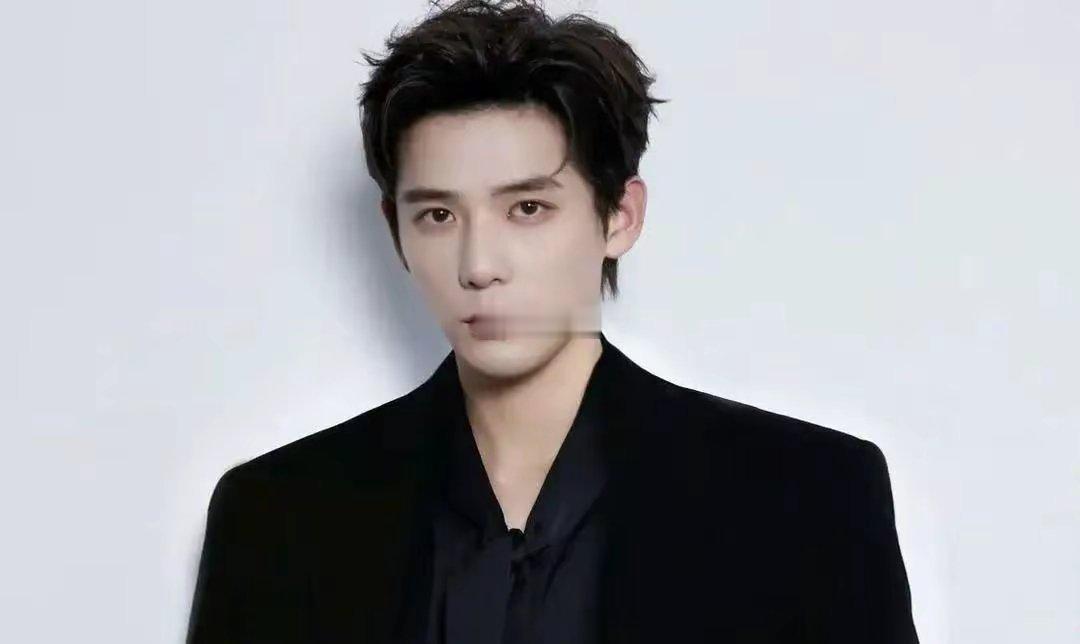 王安宇三部新剧接连搁浅，从古装权谋到都市爱情全黄了。年初《一念江南》因女主争议投