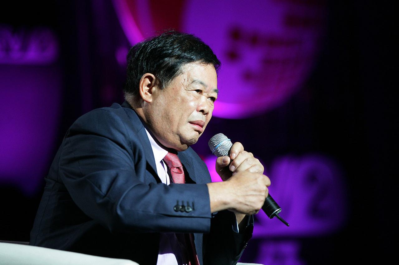 曹德旺警示：急功近利要不得，亏损几百亿还上市，本质就是赌博企业家曹德旺早年一段