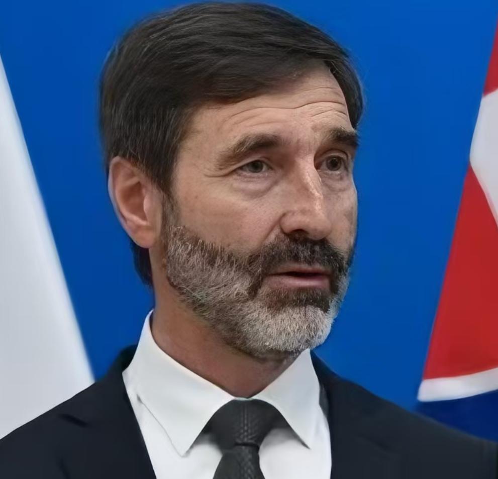 快报，快报！！ 斯洛伐克外交部长宣布了！ 这听起来像街头小贩吆喝卖报，但