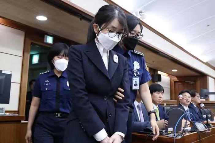 真正让尹锡悦苍老的可能是对妻子金建希的思念，和对其案件的焦虑！上个月12日，韩国