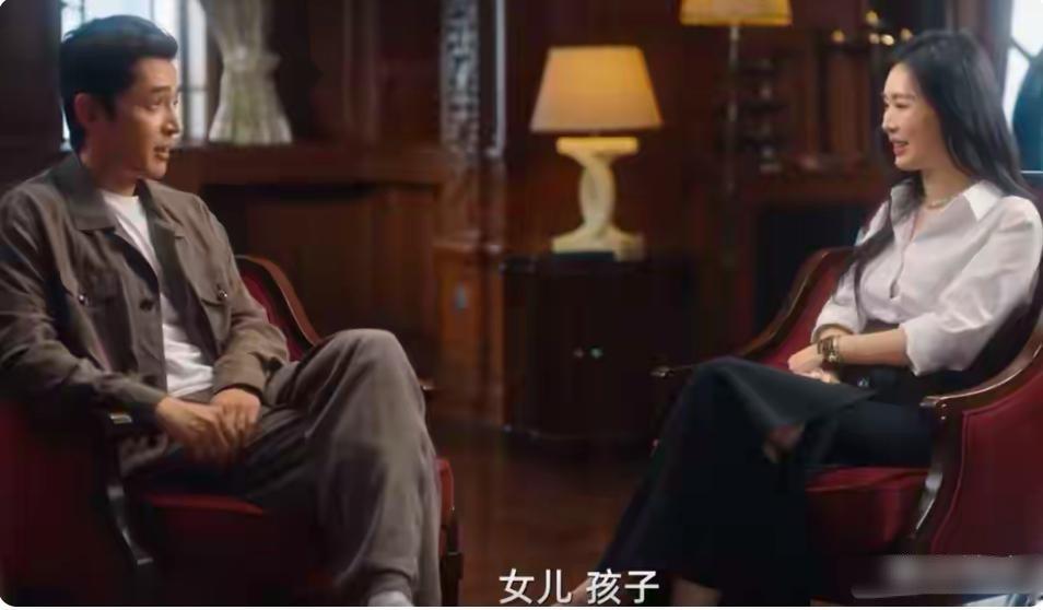 胡歌在访谈节目中首次公开谈论了自己的二胎儿子，并表示更偏爱2岁的女儿，对女儿的包