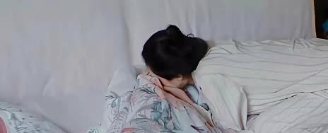 感觉董璇真的挺拧巴的！为捞前夫高云翔，她不惜散尽家财、四处奔走。结果前夫