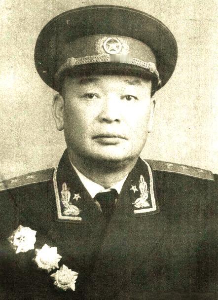 1966年开国上将阎红彦从北京开完会，回到昆明，昆明军区司令员秦基伟去看他，阎红