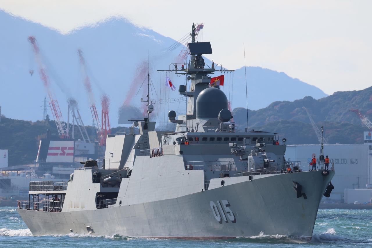 越南海军护卫舰“陈兴道”号结束对青岛的访问，出发前往日本，预计7号经关门海峡抵达