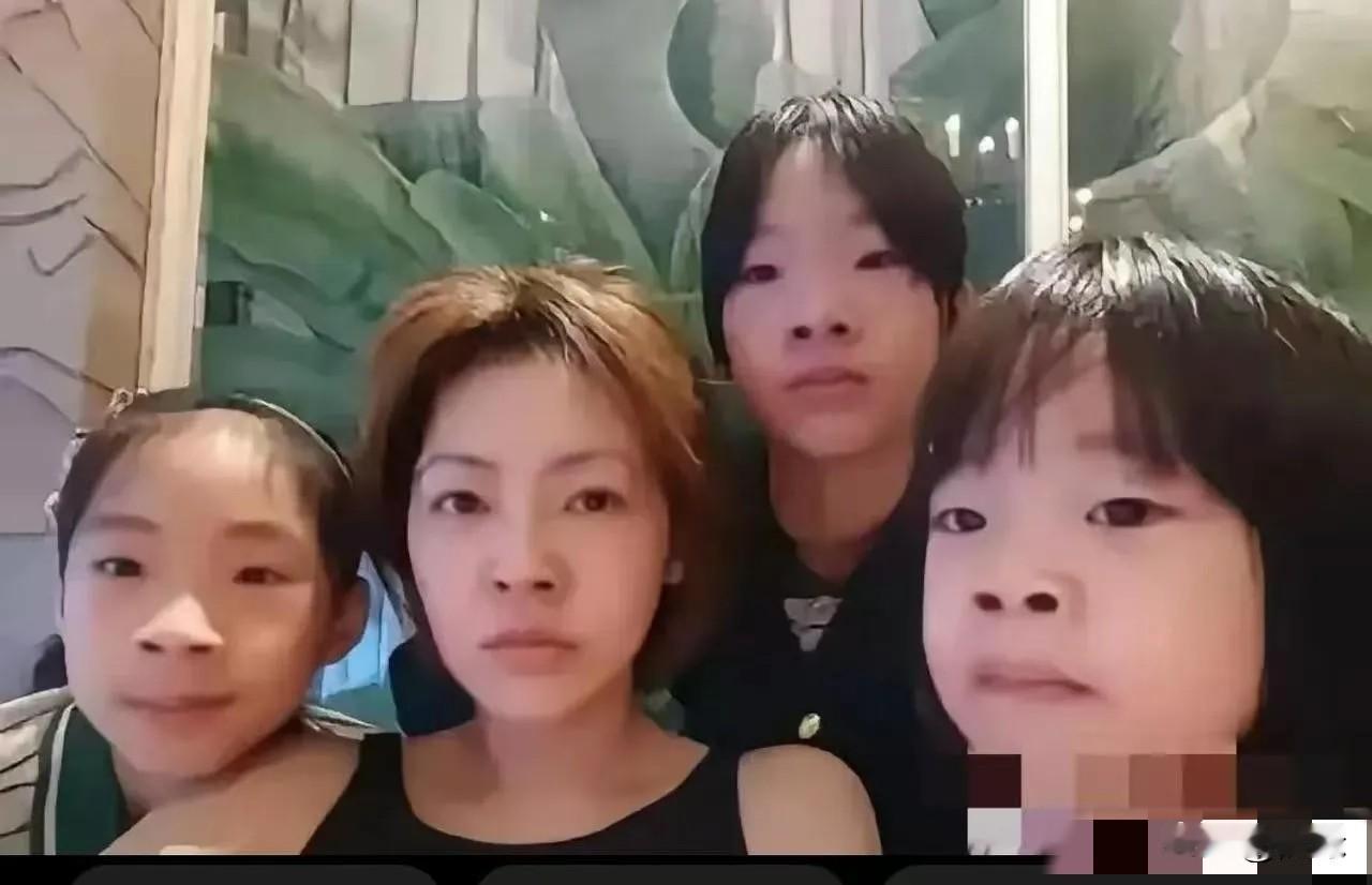 有没有觉得很奇怪，小S的三个女儿，明明小的时候长相很普通，为什么长大后个个都很漂